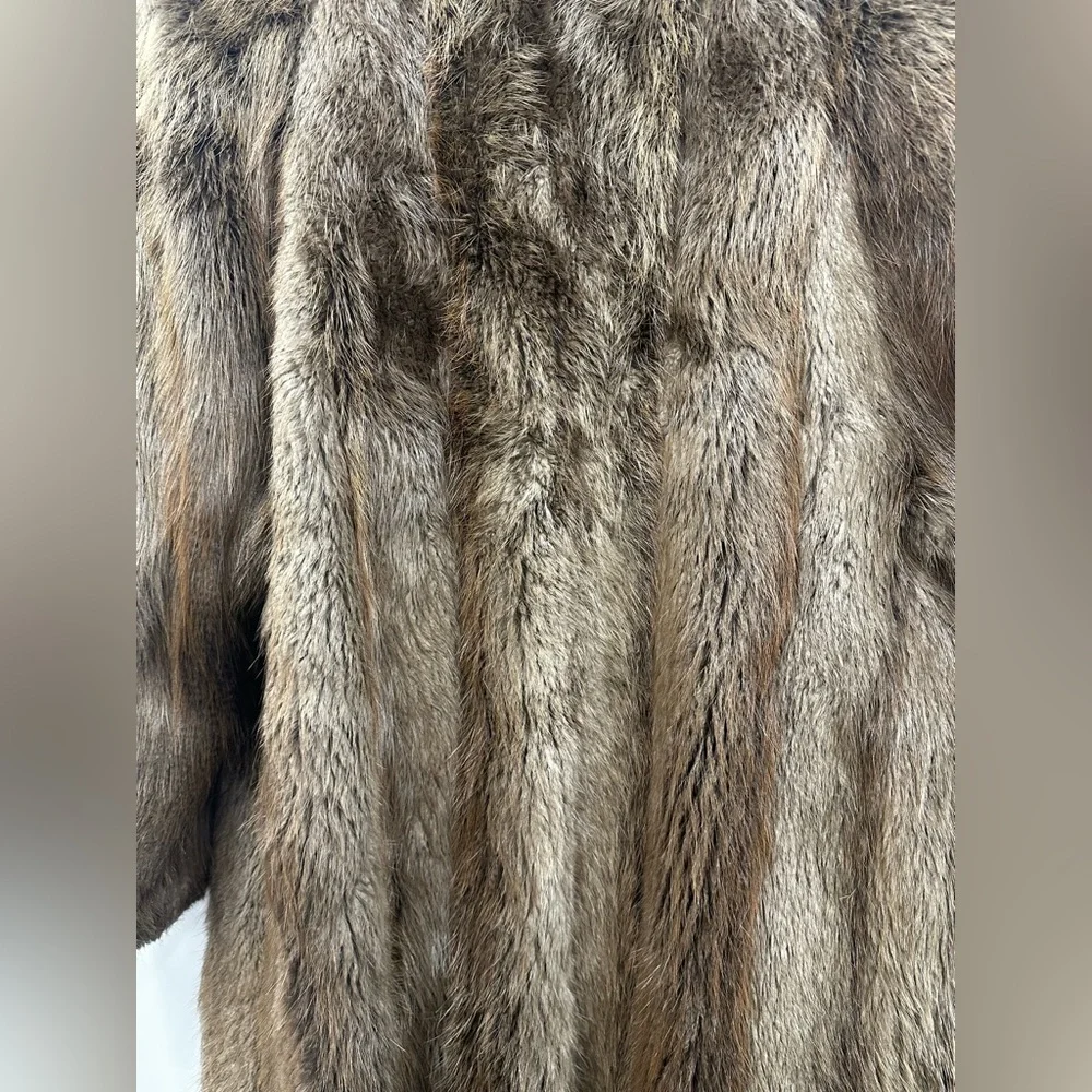 Elegant Dion Furs Real Beaver Fur Coat - Picture 3 of 11